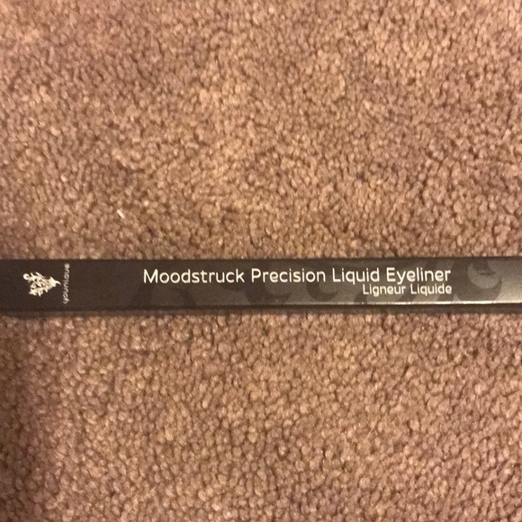 Powerful Slate grey liquid eyeliner - Picture 1 of 2